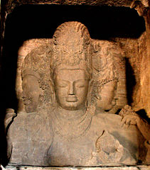 Datei:Sadashiva-Elephanta Caves Trimurti.jpg