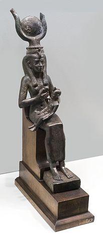 Datei:Isis con Horus (26675222002).jpg