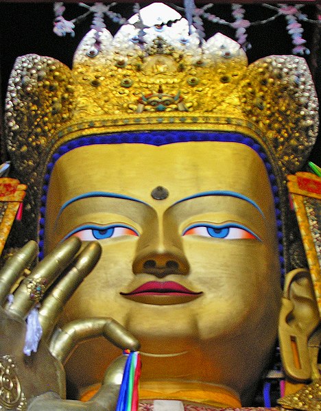 Datei:Maitreya Buddha at Tashilhunpo Tibet.jpg