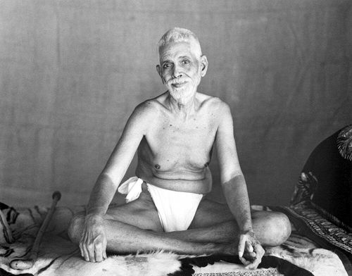 Datei:Sri Ramana Maharshi 1948.jpg