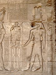 Datei:Esna Tempel Heka-pa-chered.jpg