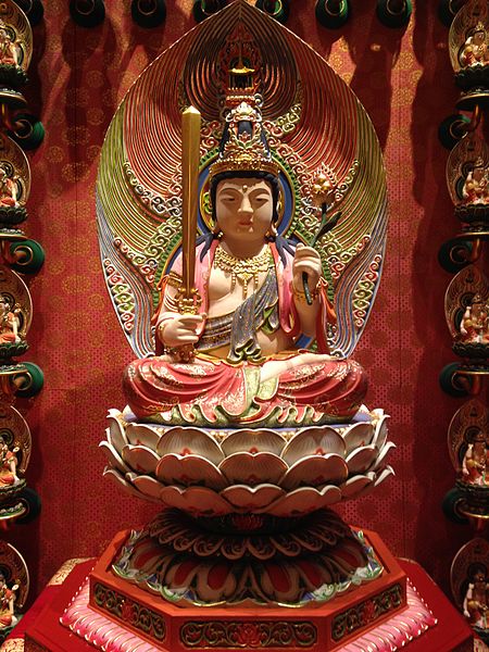 Datei:Akasagarbha at Buddha Tooth Relic Temple and Museum.jpg