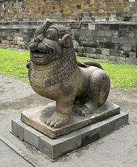Datei:Borobudur Lion Guardian.jpg