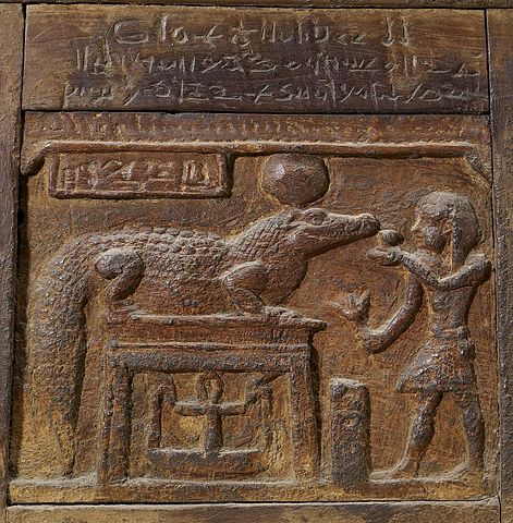 Datei:Egyptian Chest with Writing Walters 61271 Detail.jpg