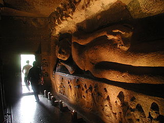 Datei:Lying Buddha Ajanta Caves India.jpg
