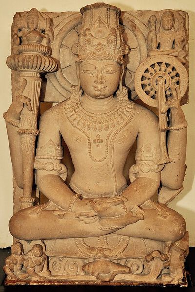 Datei:Four-armed Seated Vishnu in Meditation.jpg