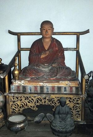 Kukai sitting statue.jpg