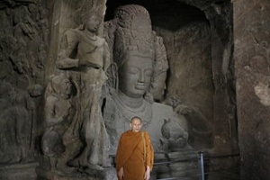 Trimurti-Sadashiva Statue.jpg