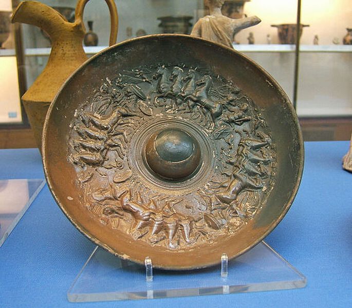 Datei:Campanian ware phiale with relief decoration.jpg
