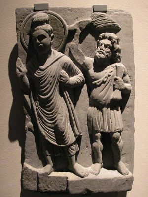 Buddha-mit-vajrapani-Gandhara.jpg