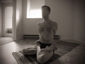 Taut-padmasana.jpg
