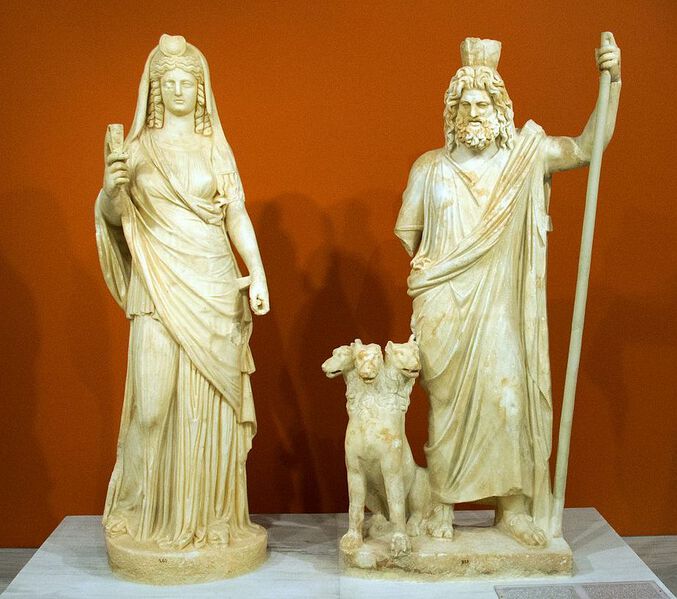 Datei:Persephone as Isis and Pluto as Sarapis with Cerberus.jpg
