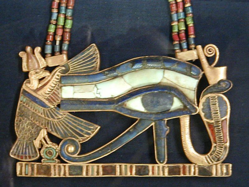 Datei:Eye of Ra pendant.jpg