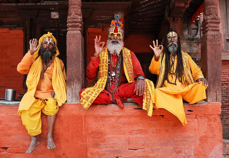 Datei:Three saddhus at Kathmandu Durbar Square.jpg